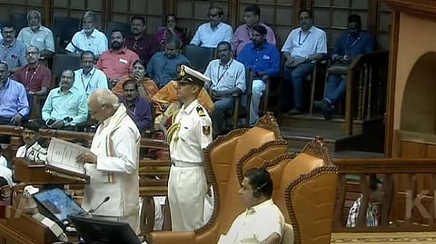 ഗവർണർ നയപ്രഖ്യാപന പ്രസംഗം വായിക്കുന്നു