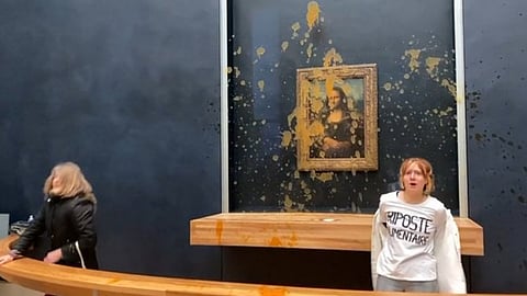 മൊണാലിസയ്ക്ക് നേരെ പ്രതിഷേധക്കാര് സൂപ്പൊഴിച്ചപ്പോള്