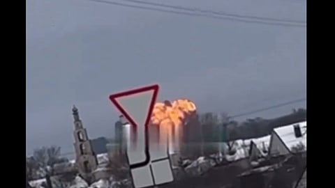 റഷ്യൻ സൈനിക വിമാനം തകർന്നനിലയിൽ