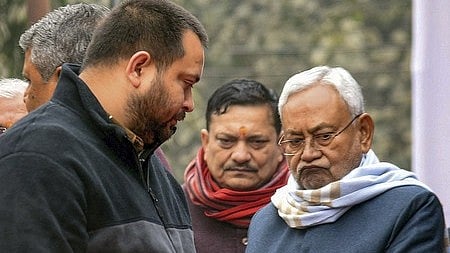 ബിഹാർ മുഖ്യമന്ത്രി നിതീഷ് കുമാർ ഉപമുഖ്യമന്ത്രി തേജസ്വി യാദവിനൊപ്പം