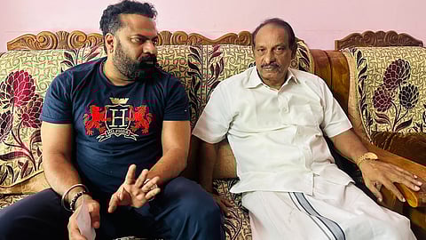 ടിനി ടോം വന്ദനയുടെ അച്ഛനൊപ്പം