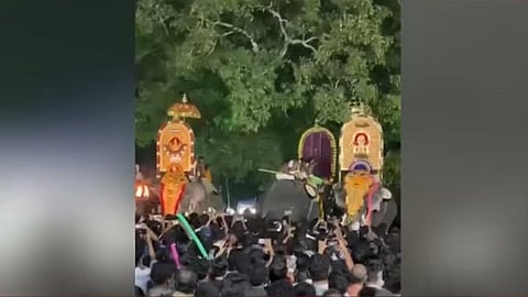 എഴുന്നള്ളത്തിനിടെ ആനയെ നിര്ത്തുന്നതിനെ ചൊല്ലിയുണ്ടായ തര്ക്കം