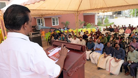 ഗുരുവായൂരില് പദ്ധതികള് നിര്വഹിച്ച് സംസാരിക്കുന്ന മന്ത്രി കെ രാധാകൃഷ്ണന്