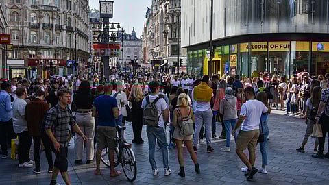 ബ്രിട്ടനും മാന്ദ്യത്തിലേക്ക്