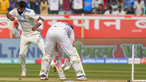 ഒലി പോപ്പിനെ പുറത്താക്കുന്ന ജസ്പ്രിത് ബുംറ