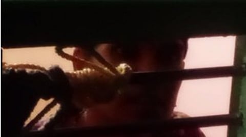 വീട്ടില് പൂട്ടിയിട്ട യുവതി