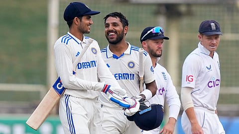 വിജയ ശേഷം ക്രീസ് വിടുന്ന ഗില്- ജുറേല് സഖ്യം