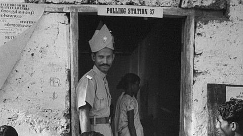 കെ.കേളപ്പനും അദ്ദേഹത്തിന്റെ  ശത്രുക്കളായിരുന്ന കമ്യൂണിസ്റ്റുകാരും ഒന്നായതെങ്ങനെ? 
മുഖ്യശത്രുകള് മുഖ്യമിത്രങ്ങളായതിന്റെ ചരിത്രം