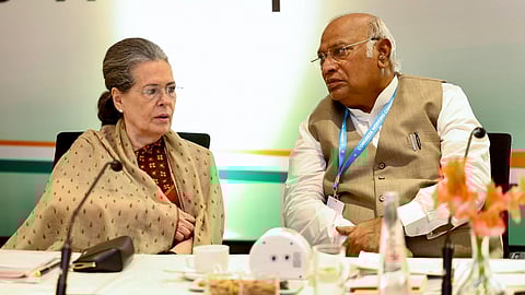 സോണിയയും ഖാര്ഗെയും