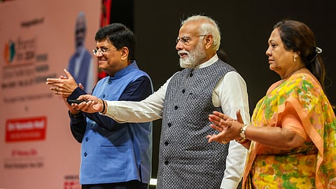 ന്യൂഡല്ഹിയില് വിവിധ പദ്ധതികളുടെ ഉദ്ഘാടനം നിര്വഹിക്കുന്ന മോദി