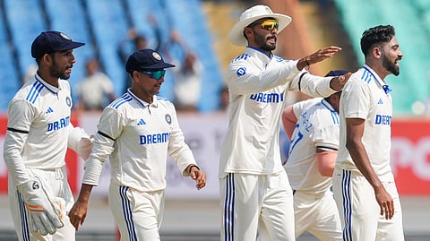 കറുത്ത ആംബാന്ഡ് ധരിച്ച് ഇന്ത്യൻ താരങ്ങൾ