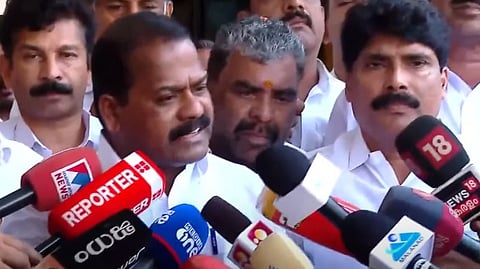 യോഗം ബഹിഷ്കരിച്ച എംഎൽഎമാരായ ഐസി ബാലകൃഷ്ണനും ടി സിദ്ദിഖും