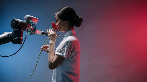 മനസ്സിനിണങ്ങിയ ആണുങ്ങളില്ല, പ്രണയം റോബോട്ടിനോട്