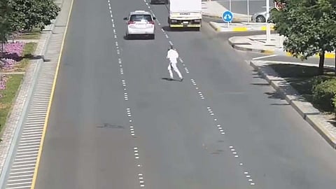 യുഎഇയില് അശ്രദ്ധമായി റോഡ് മുറിച്ചുകടക്കുന്നവര്