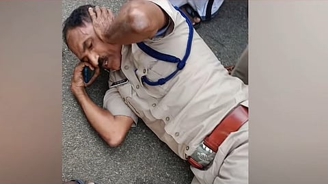 മർദ്ദനമേറ്റ് എസ്ഐ നിലത്തു വീണപ്പോൾ