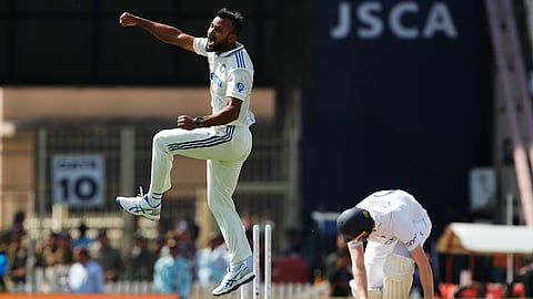 വിക്കറ്റ് നേട്ടമാഘോഷിക്കുന്ന ആകാശ് ദീപ്