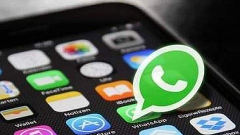 ചിത്രത്തിന്റെ പശ്ചാത്തലം എളുപ്പത്തില് പരിഷ്കരിക്കാന് കഴിയുന്നതാണ് ഫീച്ചര്