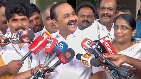 വിഡി സതീശന് മാധ്യമങ്ങളെ കാണുന്നു