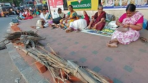 ആറ്റുകാൽ പൊങ്കാലയ്ക്കൊരുങ്ങി ഭക്തർ