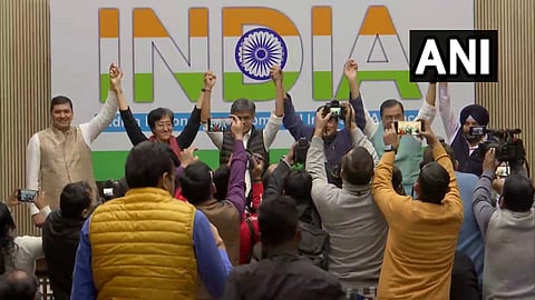 സീറ്റ് ധാരണ അറിയിക്കാനുള്ള സംയുക്ത വാര്ത്താ സമ്മേളനത്തിനു മുന്നോടിയായി കോണ്ഗ്രസ് - എഎപി നേതാക്കള്