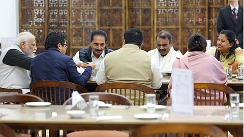 പാര്ലമെന്റ് കാന്റീനില് എംപിമാര്ക്കൊപ്പം പ്രധാനമന്ത്രി