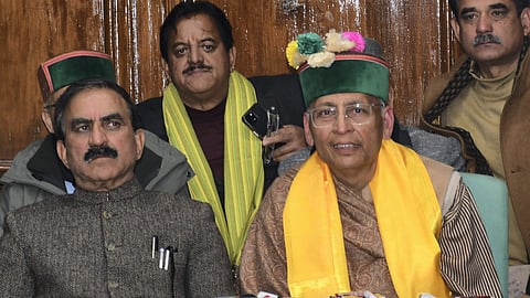 മുഖ്യമന്ത്രി സുഖ് വിന്ദർ സിങ് സുഖുവും മനു അഭിഷേക് സിങ് വിയും