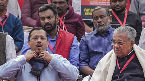 പ്രതിഷേധ സമരത്തിൽ പിണറായി വിജയനും അരവിന്ദ് കെജരിവാളും