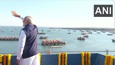 പ്രധാനമന്ത്രി സുദര്ശന് സേതുവിന്റെ ഉദ്ഘാടനം നിർവഹിക്കുന്നു