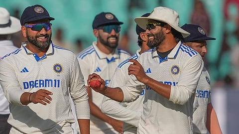 ജയം ആഘോഷിക്കുന്ന ഇന്ത്യന് ടീം