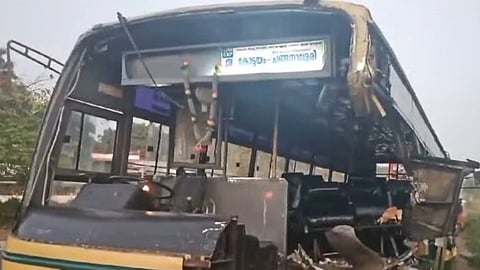 അപകടത്തിൽപ്പെട്ട കെഎസ്ആർടിസി ബസ്