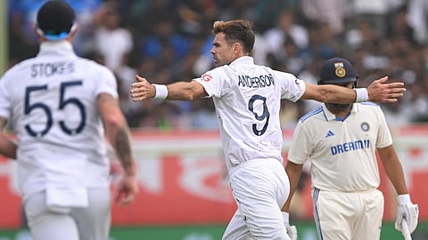 വിക്കറ്റ് നേട്ടമാഘോഷിക്കുന്ന ആന്ഡേഴ്സന്