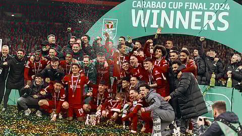 കാര്ബാവോ കപ്പ് നേടിയ ലിവര്പൂള് ടീം