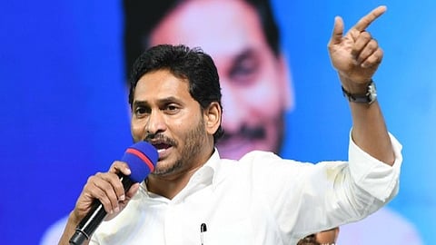 ആന്ധ്രാപ്രദേശ് മുഖ്യമന്ത്രി വൈഎസ്ആര് കോണ്ഗ്രസ് ജഗന് മോഹന് റെഡ്ഡിയുടെ പാര്ട്ടി ചിഹ്നങ്ങള് പതിപ്പിച്ച സാരിയാണ് പിടിച്ചെടുത്തത്.