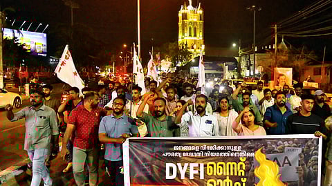 ഡിവൈഎഫ്ഐയുടെ നൈറ്റ് മാർച്ച്