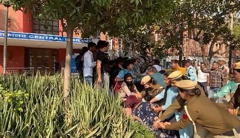 പൗരത്വഭേദഗതി നിയമത്തിന്റെ വിജ്ഞാപനത്തിനെതിരെ ഡല്ഹി സര്വകലാശാലയില് പ്രതിഷേധം.