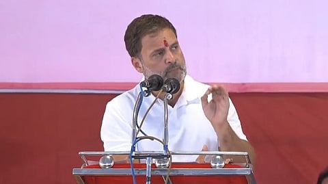 അധികാരത്തിലെത്തിയാല് നിര്ധനരായ സ്ത്രീകള്ക്ക് പ്രതിവര്ഷം ഒരു ലക്ഷം രൂപയും സര്ക്കാര് ജോലികളില് സ്ത്രീകള്ക്ക് അന്പത് ശതമാനം സംവരണവും ഏര്പ്പെടുത്തുമെന്ന് രാഹുല് ഗാന്ധി