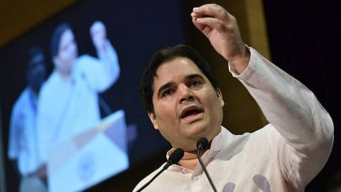 ഗാന്ധി കുടുംബവുമായി ബന്ധമുള്ളതിനാലാണ് വരുണിനെ ബിജെപി ഒഴിവാക്കിയതെന്ന് കോണ്ഗ്രസ്