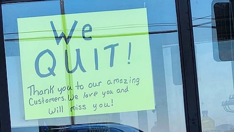 പോസ്റ്റർ പതിപ്പിച്ച് ജീവനക്കാരുടെ കൂട്ടരാജി