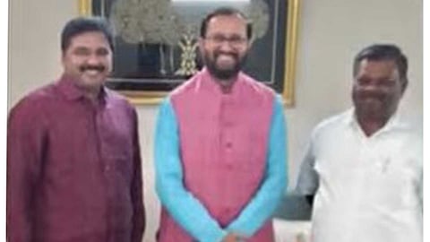 എസ് രാജേന്ദ്രന് ബിജെപിയുടെ കേരളത്തിന്റെ പ്രഭാരി പ്രകാശ് ജാവഡേക്കറുമായി കൂടിക്കാഴ്ച നടത്തി