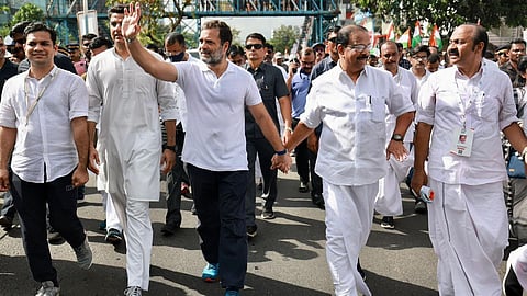 രാഹുൽഗാന്ധി കെ സുധാകരനും വിഡി സതീശനുമൊപ്പം