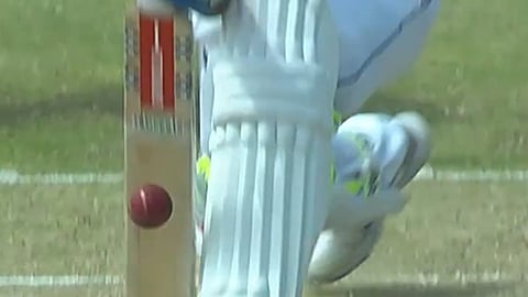 കുശാന് മെന്ഡിസ് പ്രതിരോധിച്ച ഈ ഷോട്ടിലാണ് ബംഗ്ലാ നായകന്റെ എല്ബിഡബ്ല്യു അപ്പീല്