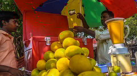 സംസ്ഥാനത്ത് ചൂട് വര്ധിച്ച സാഹചര്യത്തില് ഭക്ഷ്യ സുരക്ഷാ വകുപ്പ് പ്രത്യേക പരിശോധനകള് ആരംഭിച്ചതായി ആരോഗ്യ വകുപ്പ് മന്ത്രി വീണാ ജോര്ജ്