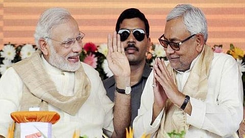 നിതീഷ് കുമാറിന്റെ ജെഡിയു പതിനാറ് സീറ്റുകളിലും ബിജെപി പതിനേഴ് സീറ്റുകളിലും മത്സരിക്കും.