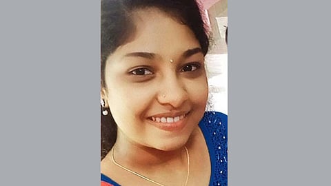 ഒന്നര മാസം ഗര്ഭിണിയായ യുവതിയെ ഭര്തൃഗൃഹത്തില് തൂങ്ങിമരിച്ച നിലയില് കണ്ടെത്തി