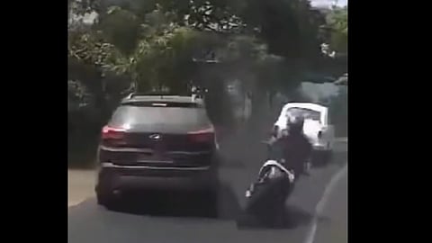 അമിതവേഗത്തിൽ ഓടിച്ചു വരുന്ന ബൈക്കിന്റെ ദൃശ്യം