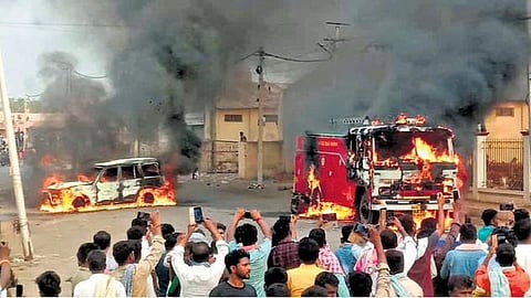 കര്ണാടകയിലെ ഹാവേരിയിലെ ബ്യാഡഗിയില് കര്ഷകരും പൊലീസും തമ്മില് തെരുവുയുദ്ധം.