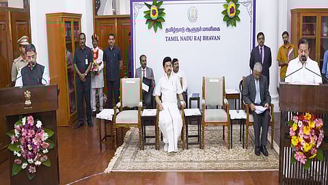 പൊന്മുടി മന്ത്രിയായി സത്യപ്രതിജ്ഞ ചെയ്യുന്നു