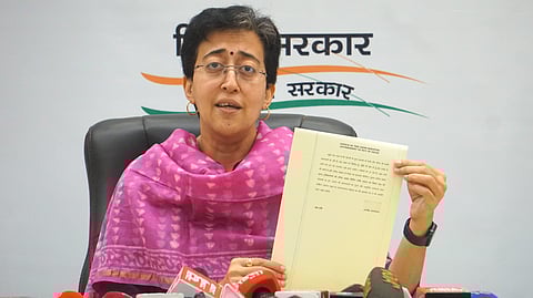 അരവിന്ദ് കെജരിവാളിന്റെ കത്തുമായി വാര്ത്താ സമ്മേളനം നടത്തി എഎഎപി നേതാവും മന്ത്രിയുമായ അതിഷി