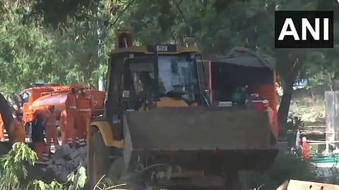 കുഴൽക്കിണറിൽ വീണ കുട്ടിക്കായി രക്ഷാപ്രവർത്തനം