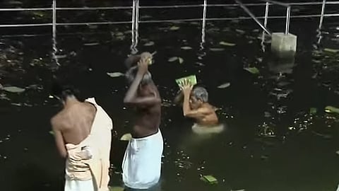 ആലുവ ശിവരാത്രി മണപ്പുറത്തെ ബലിതർപ്പണം